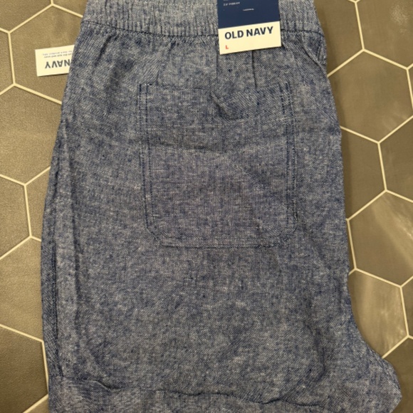 Old Navy Women’s  Linen Blend Chambray Shorts - Picture 2 of 3